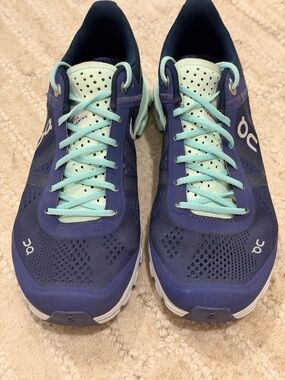 On Running Cloudflow Women’s Size 6 Blue Seafoam Lightweight Running Sneakers